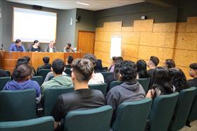 Prefeito Leitinho prestigia palestra com alunos do Projeto Novatec, que já é referência regional